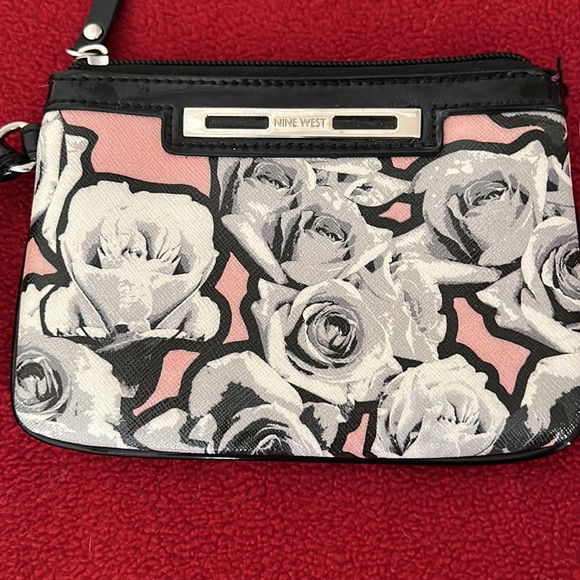 EUC Nine West Flowered wristlet purse pink black gray silver accent - Picture 2 of 5